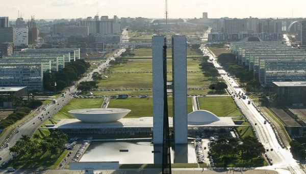 &quot;Brasil é vítima do seu Congresso&quot;, diz Instituto de Estudos Políticos de Paris