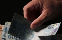 Desenrola começa com perdão de dívidas de até R$ 100 e negociações para a faixa 2