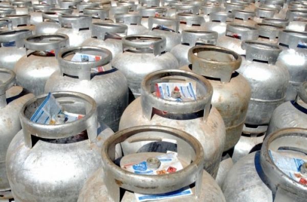 No bolso dos mais pobres: Bolsonaro corta subsídios ao gás de cozinha em vigor desde 2005