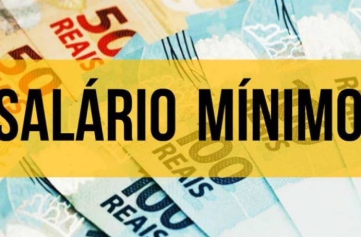 Lula quer aumentar o salário mínimo de R$ 1.212, para R$ 1.320 no ano que vem