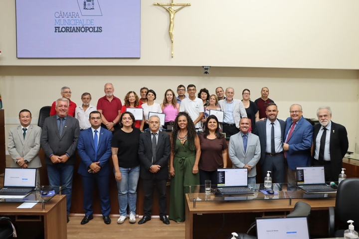 Sessão na Câmara de Vereadores comemora 40 anos de fundação do SEEF