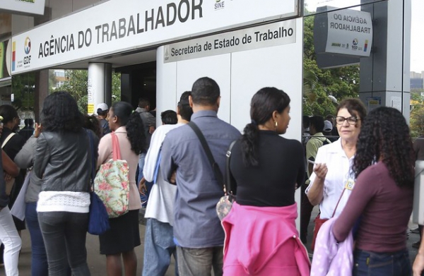 DESALENTO - 4,8 milhões de desempregados já deixaram de buscar trabalho, diz IBGE