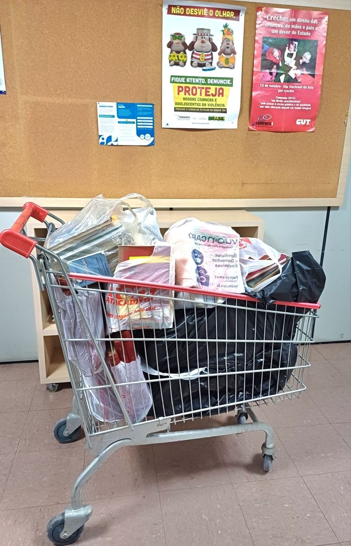 SEEF arrecada mais livros para campanha "Mais livros, menos armas"