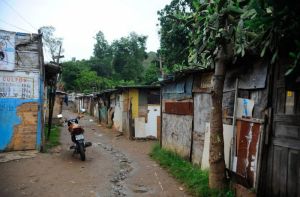Quase 20 milhões de pessoas vivem em situação de pobreza nas metrópoles do país