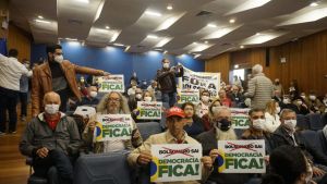 Florianópolis e Chapecó fazem ato em defesa da democracia com leitura de carta